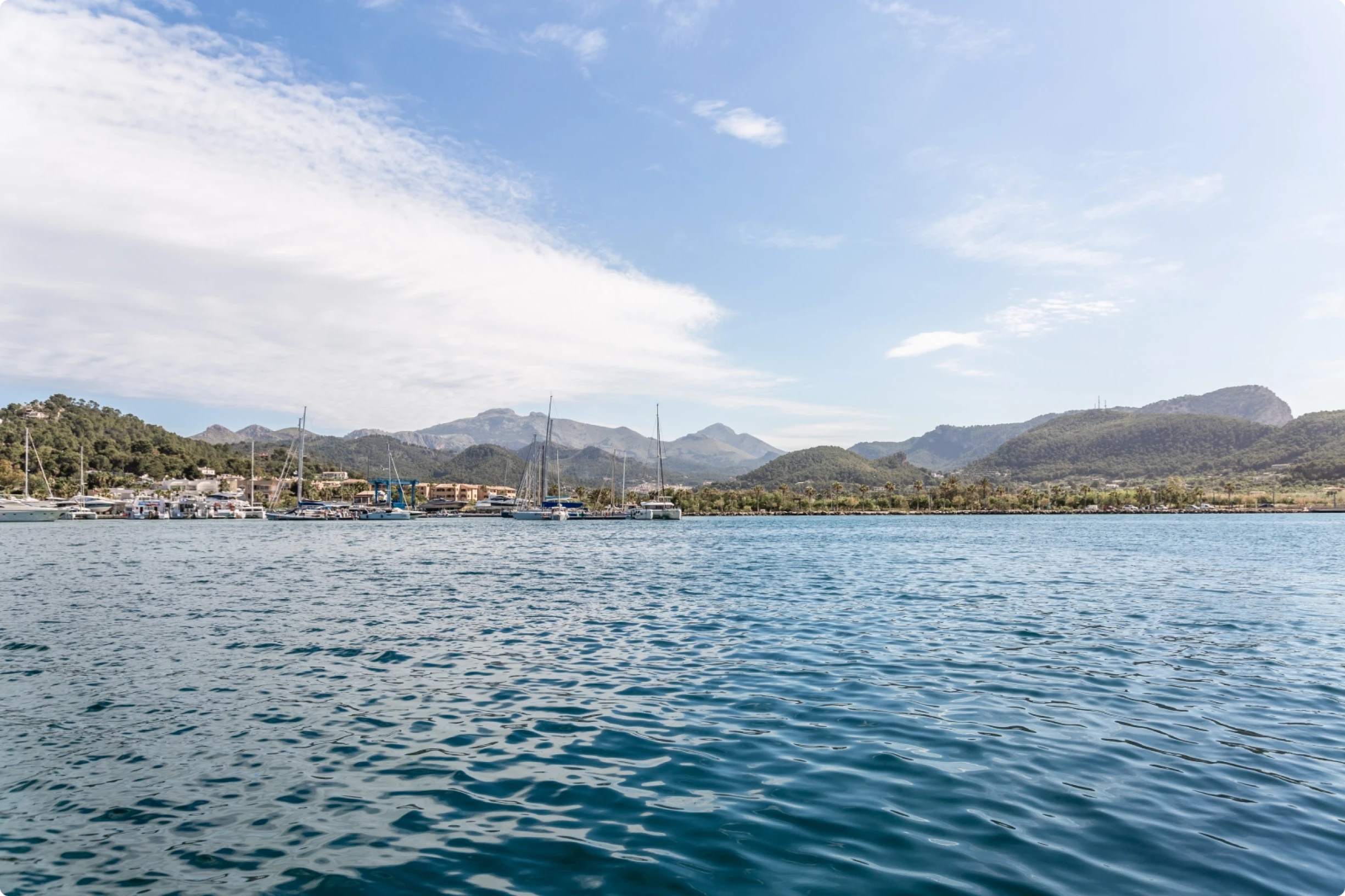 Ver vista con fondo de montaña